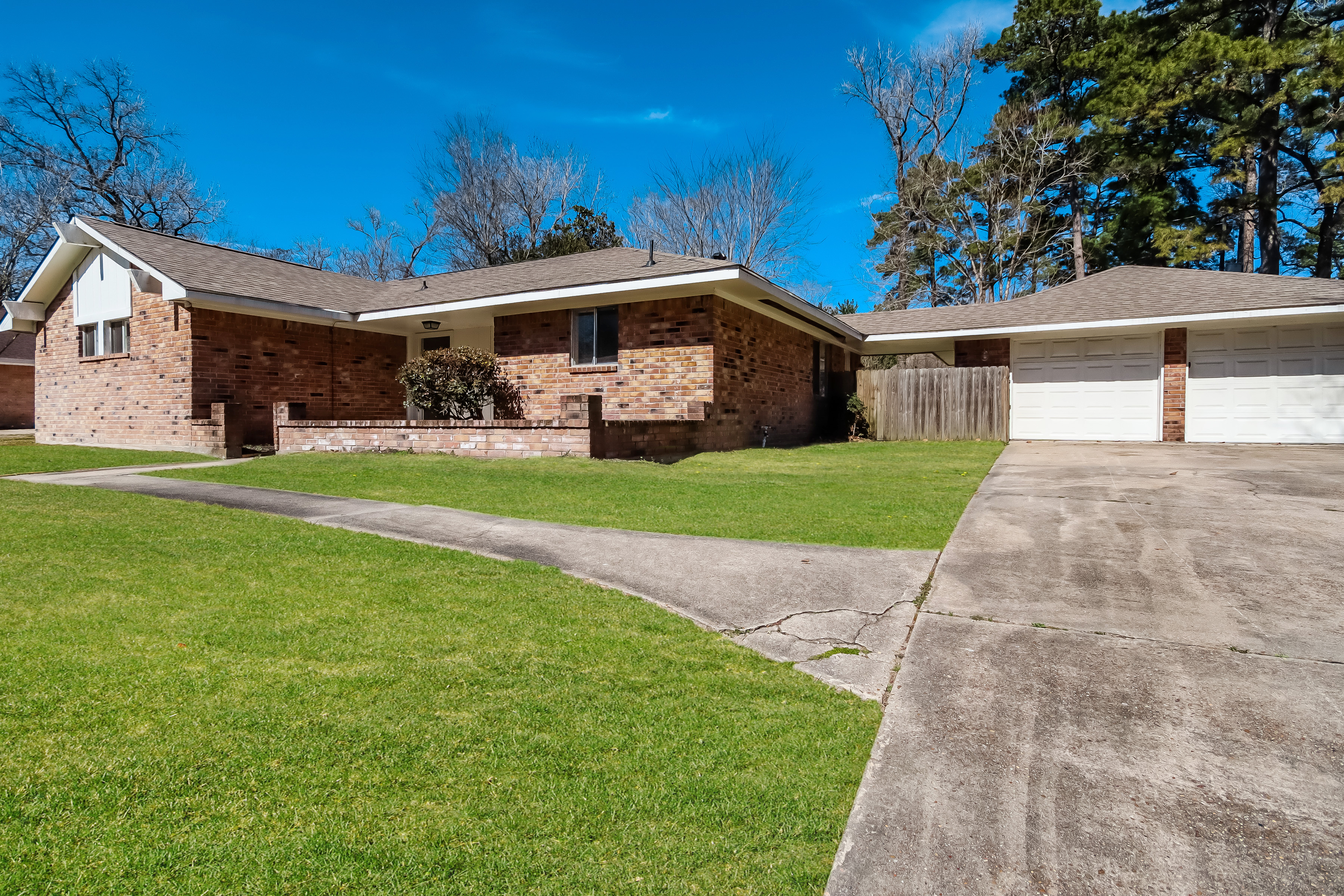 2662 S Woodloch St Conroe, TX 77385